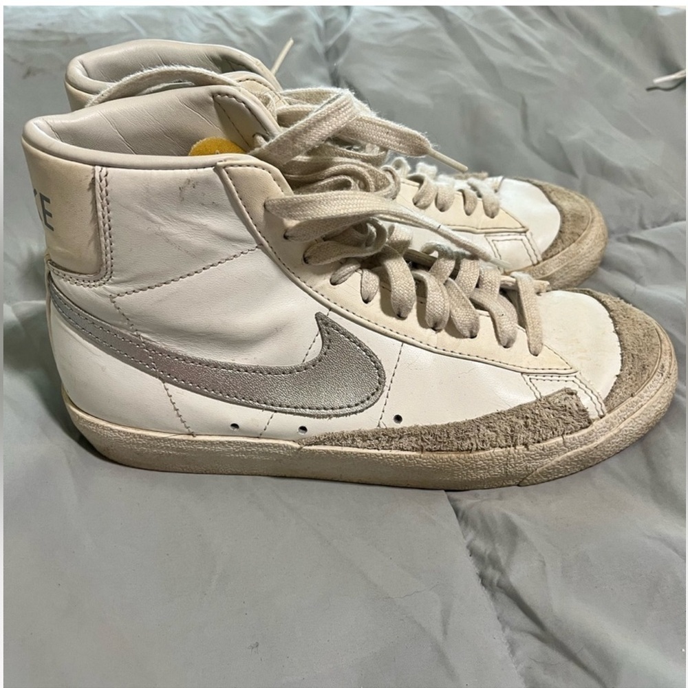 Nike Blazer Mid ‘77 Sneakers White and Gray women’s size 7